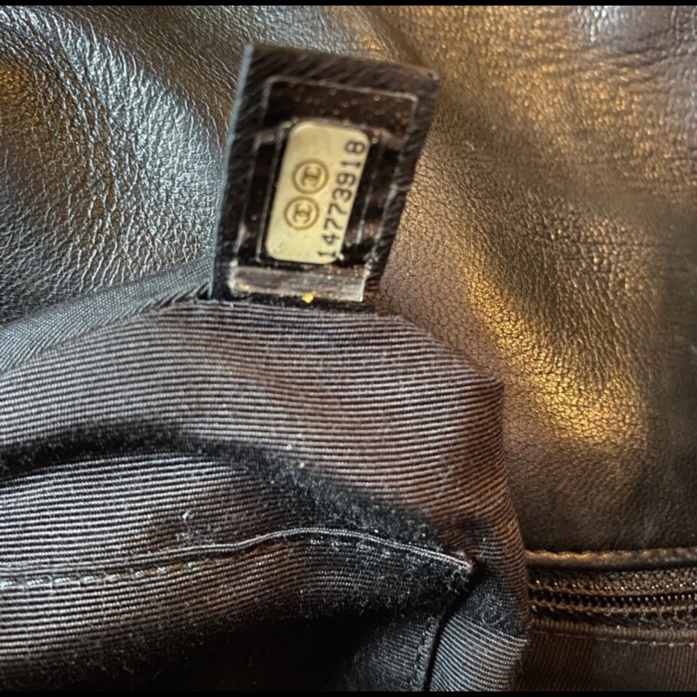 CHANEL quilted bubble flap - Picture 6 of 8